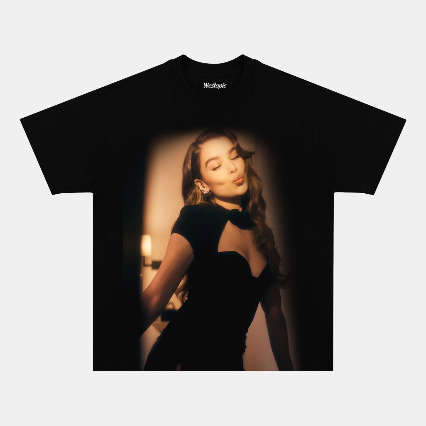 Hailee Steinfeld TEE 3