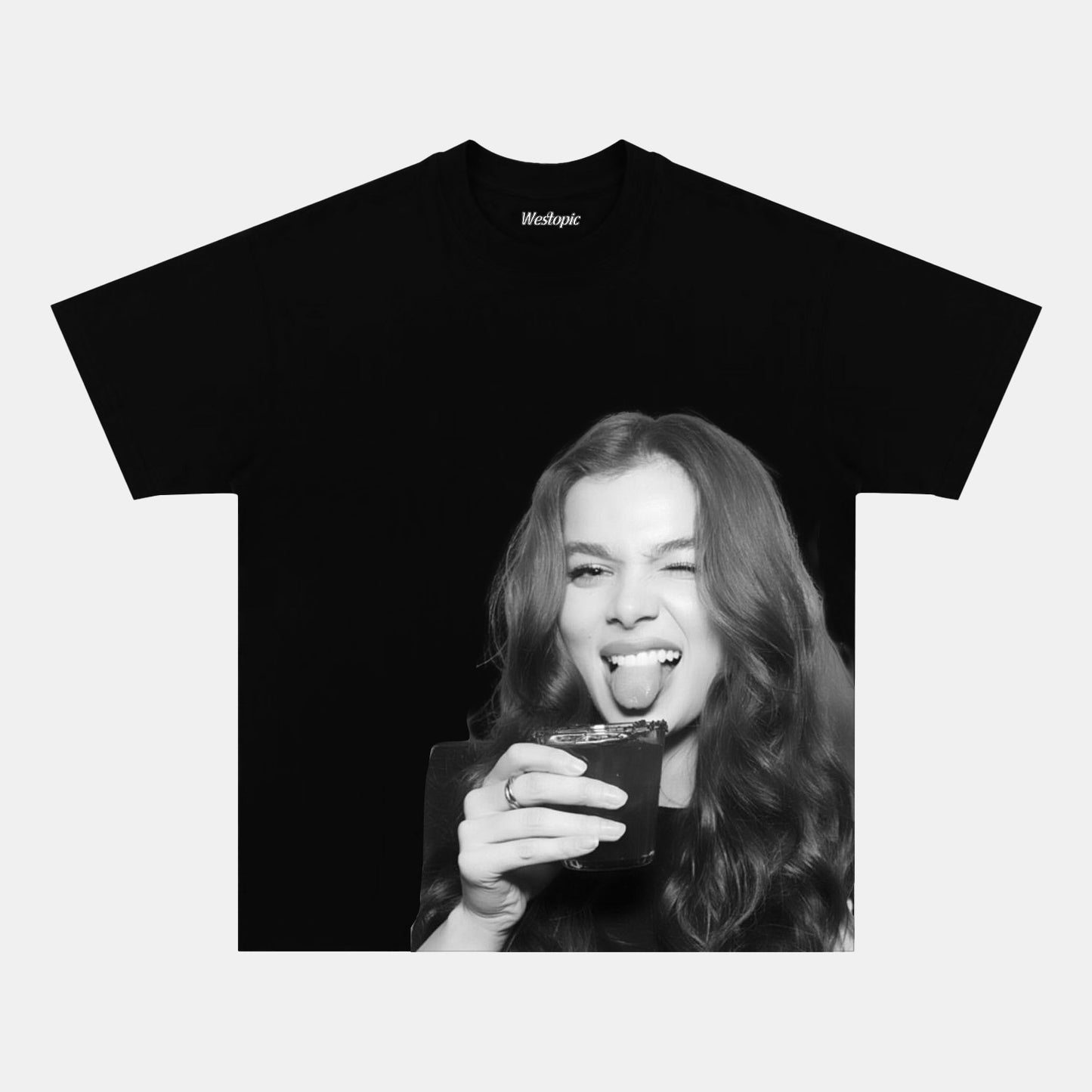 Hailee Steinfeld TEE 2