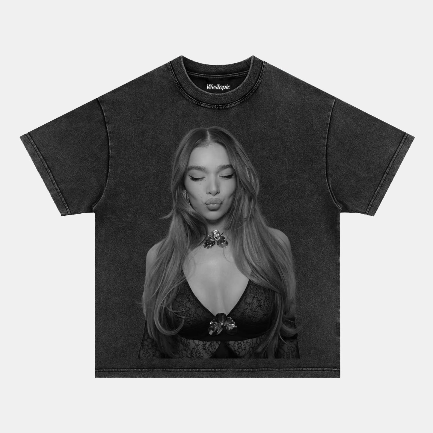 Hailee Steinfeld TEE 4